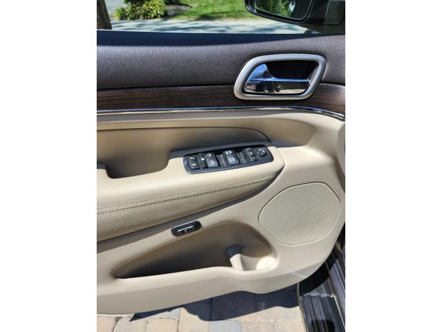 Photo of 2017 Gray Jeep Grand Cherokee