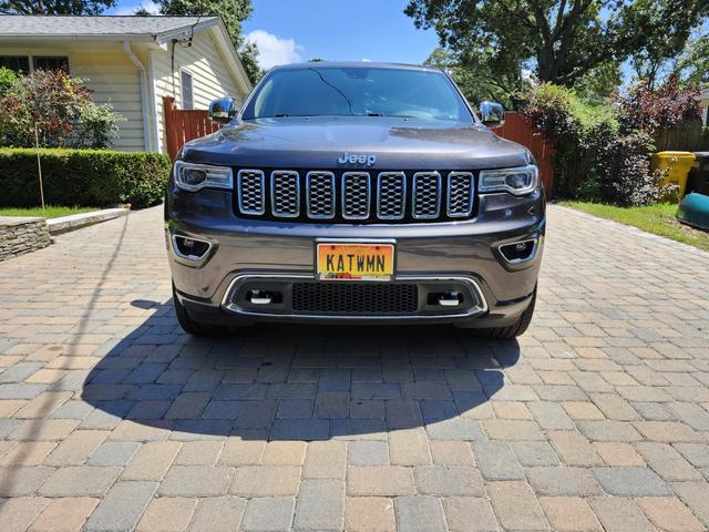 Photo of 2017 Gray Jeep Grand Cherokee