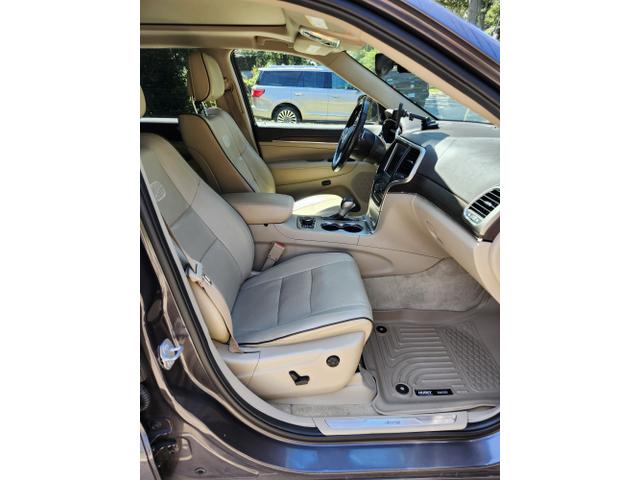 Photo of 2017 Gray Jeep Grand Cherokee