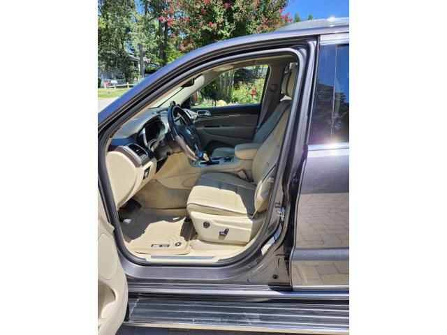 Photo of 2017 Gray Jeep Grand Cherokee