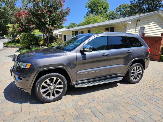 Photo of 2017 Gray Jeep Grand Cherokee