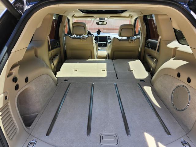 Photo of 2017 Gray Jeep Grand Cherokee