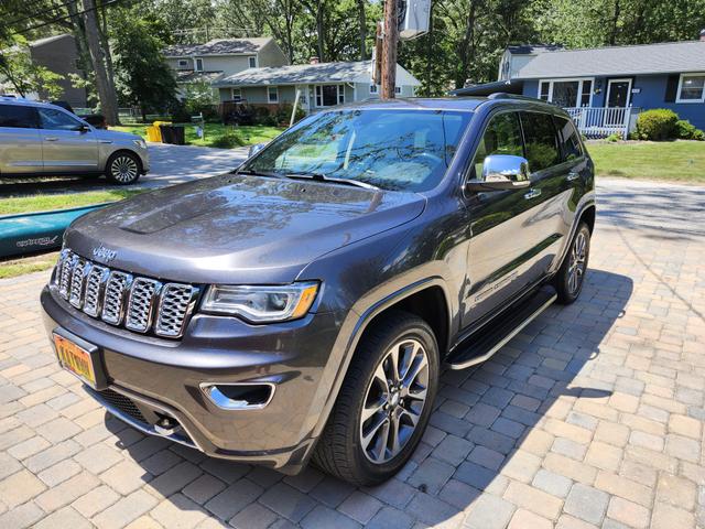 Photo of 2017 Gray Jeep Grand Cherokee