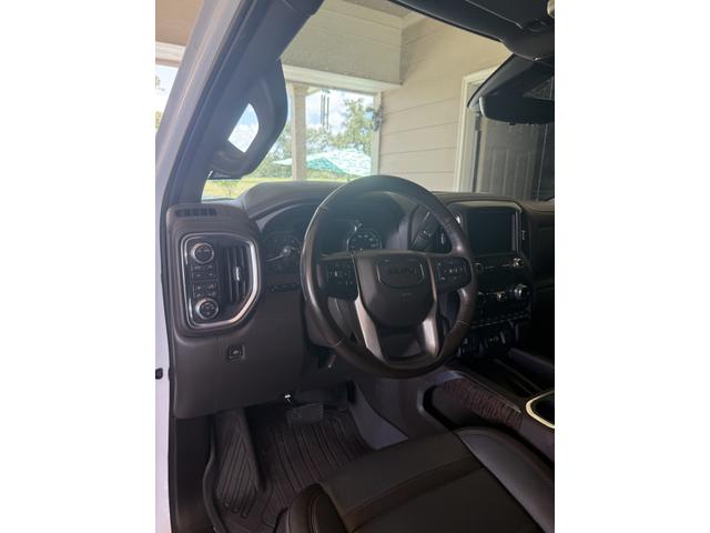 Photo of 2021 White GMC Sierra 1500