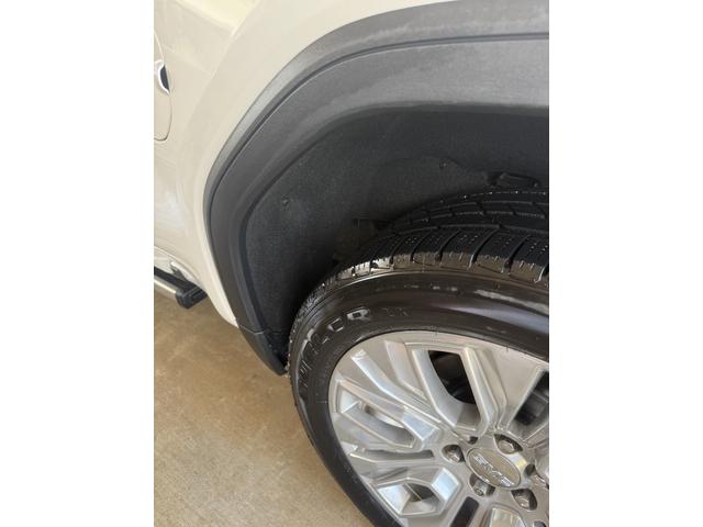 Photo of 2021 White GMC Sierra 1500