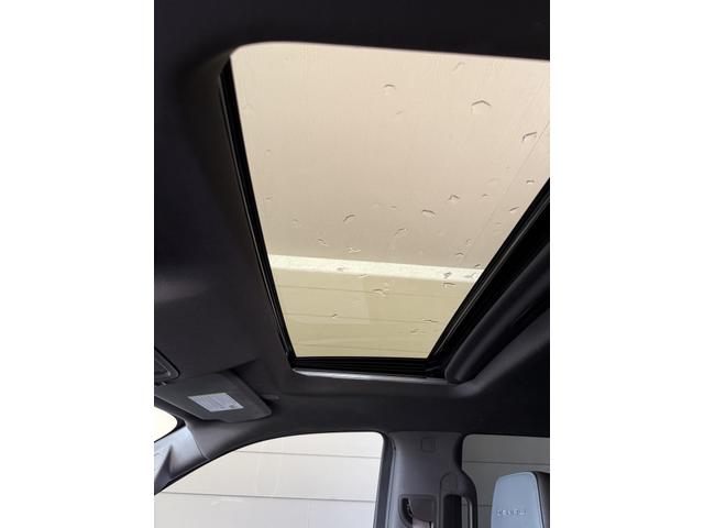 Photo of 2021 White GMC Sierra 1500