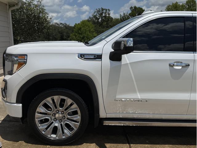 Photo of 2021 White GMC Sierra 1500