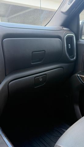 Photo of 2021 White GMC Sierra 1500