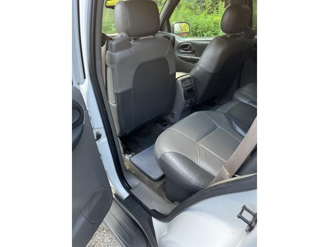 Photo of 2003 White Chevrolet Trailblazer