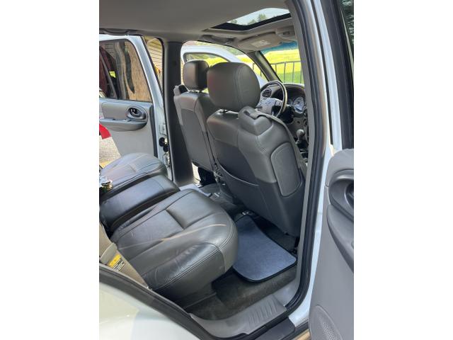 Photo of 2003 White Chevrolet Trailblazer