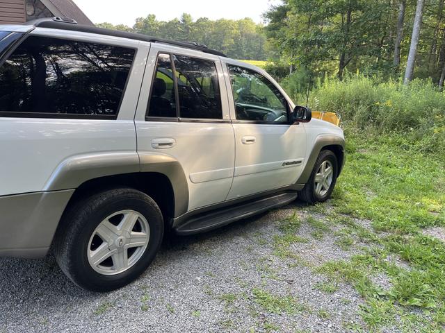 Photo of 2003 White Chevrolet Trailblazer