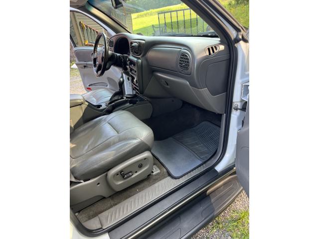 Photo of 2003 White Chevrolet Trailblazer