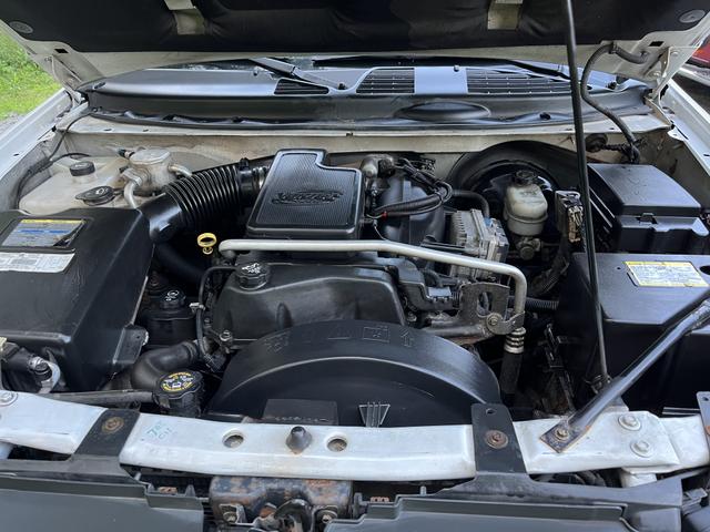 Photo of 2003 White Chevrolet Trailblazer