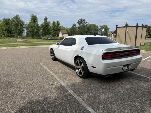 Photo of 2012 White Dodge Challenger