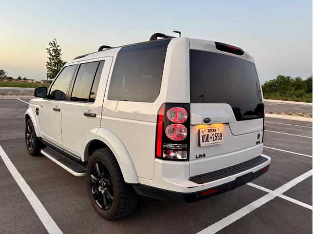 Photo of 2015 White Land Rover LR4