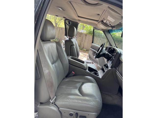 Photo of 2003 Gray Chevrolet Suburban