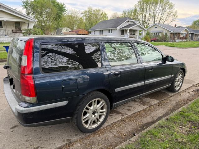 Photo of 2003 Blue Volvo V70