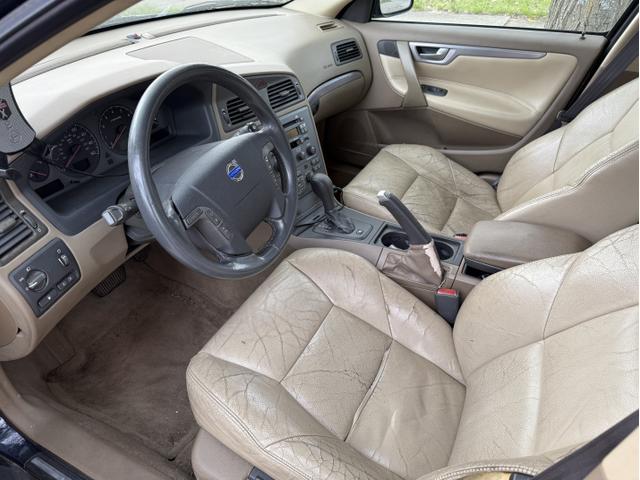 Photo of 2003 Blue Volvo V70