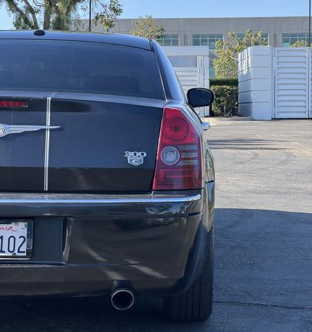 Photo of 2010 Black Chrysler 300C