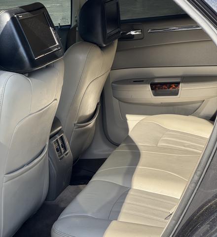Photo of 2010 Black Chrysler 300C
