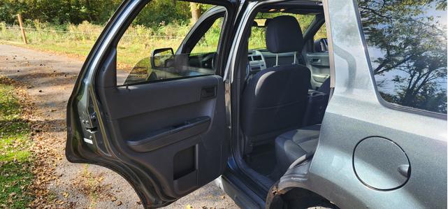 Photo of 2008 Gray Ford Escape