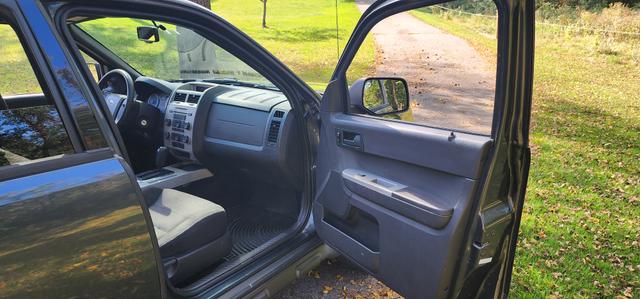 Photo of 2008 Gray Ford Escape