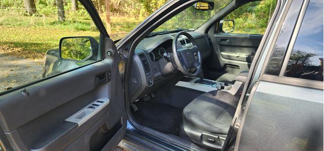 Photo of 2008 Gray Ford Escape