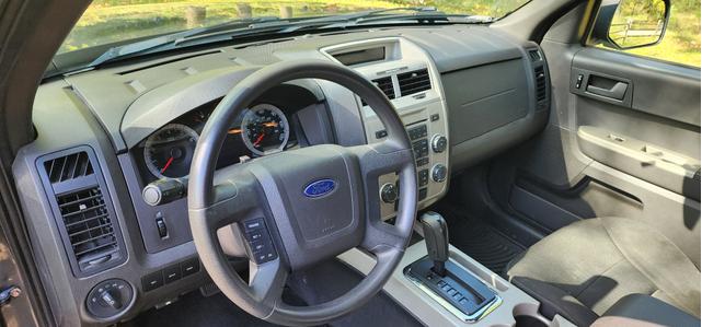Photo of 2008 Gray Ford Escape