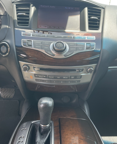 Photo of 2014 White INFINITI QX60