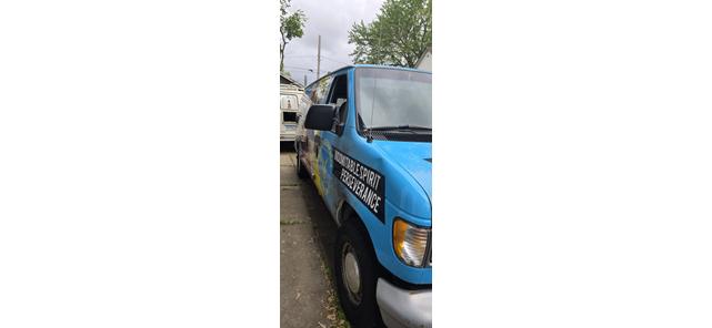 Photo of 1996 Blue Ford Club Wagon