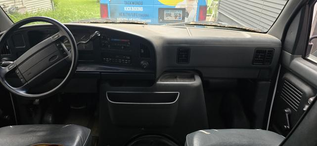 Photo of 1996 Blue Ford Club Wagon