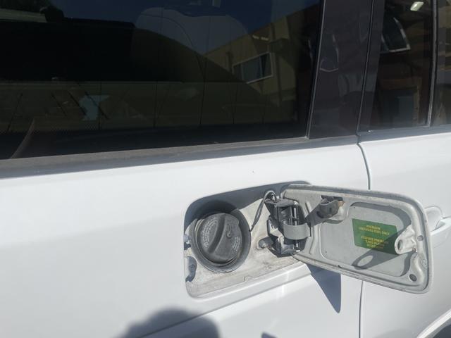 Photo of 2005 White Land Rover Range Rover