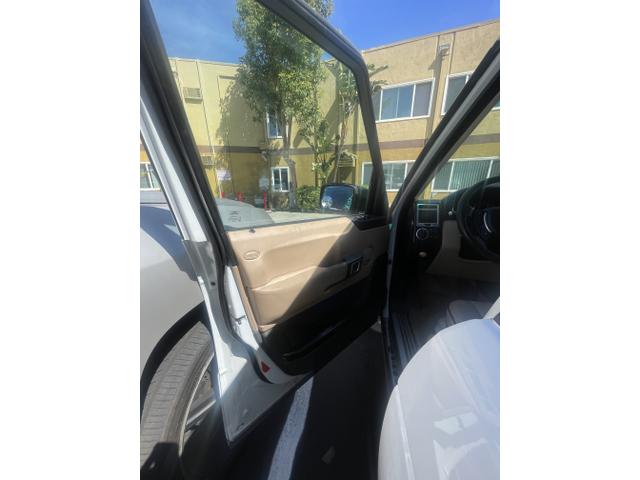 Photo of 2005 White Land Rover Range Rover