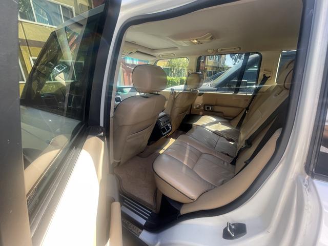 Photo of 2005 White Land Rover Range Rover