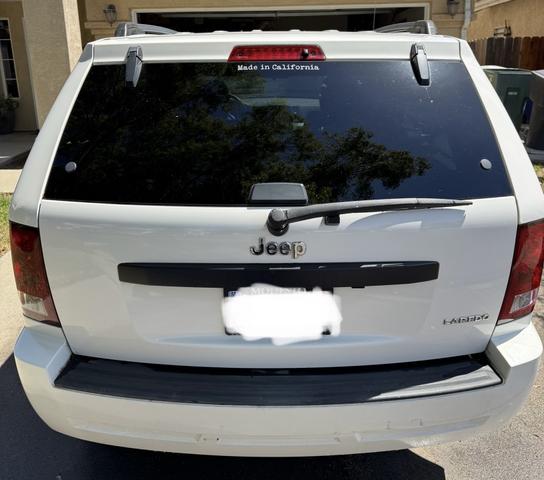 Photo of 2005 White Jeep Grand Cherokee