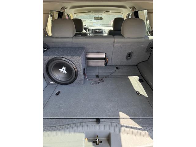 Photo of 2005 White Jeep Grand Cherokee