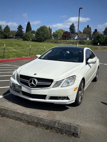 Photo of 2010 White Mercedes-Benz E-Class