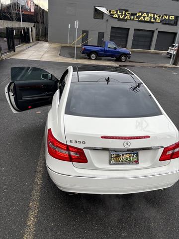 Photo of 2010 White Mercedes-Benz E-Class
