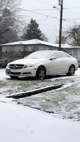 Photo of 2010 White Mercedes-Benz E-Class