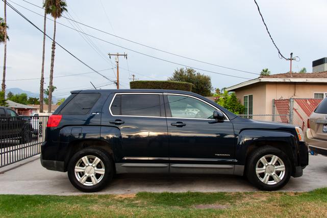 Photo of 2015 Blue GMC Terrain