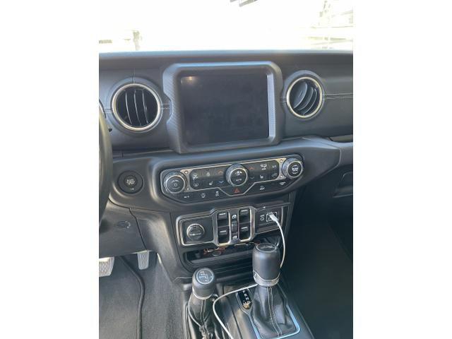 Photo of 2021 White Jeep Wrangler Unlimited