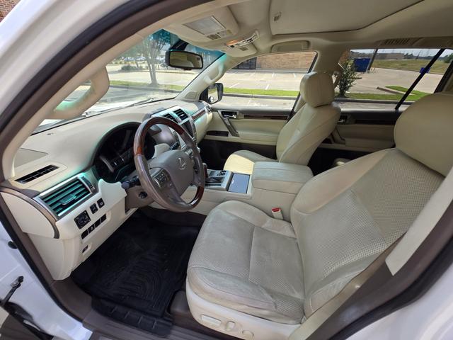 Photo of 2010 White Lexus GX 460