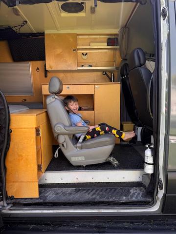 Photo of 2007 Gray Dodge Sprinter