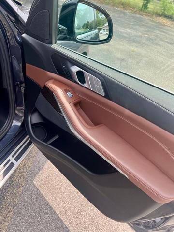 Photo of 2021 Gray BMW X7