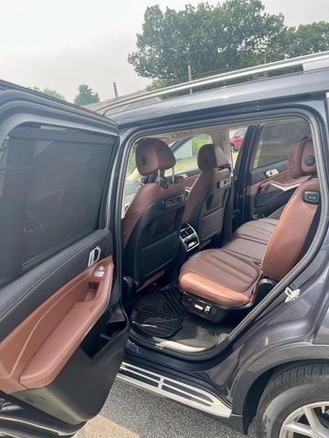Photo of 2021 Gray BMW X7