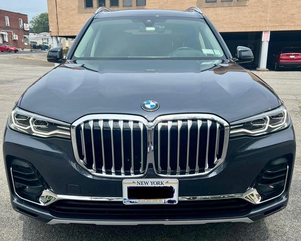 Photo of 2021 Gray BMW X7