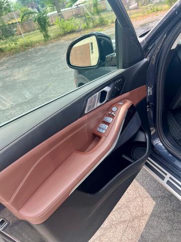 Photo of 2021 Gray BMW X7