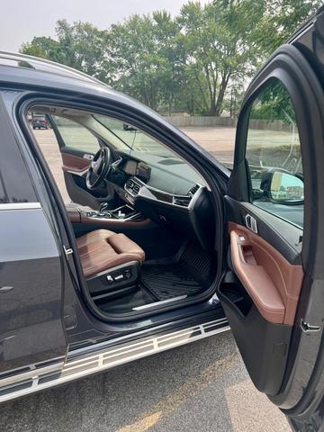 Photo of 2021 Gray BMW X7