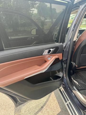 Photo of 2021 Gray BMW X7