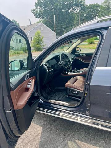 Photo of 2021 Gray BMW X7